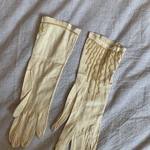 Cream embroidered kid leather gloves
